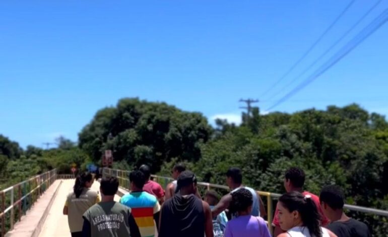 Voluntários promovem educação ambiental no Parque Estadual de Itaúnas