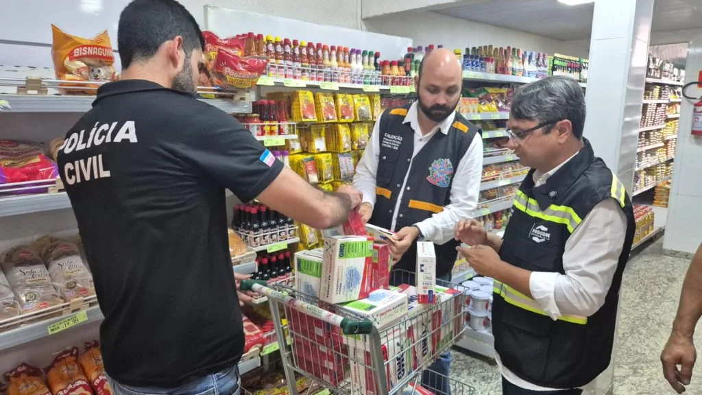 Deputado Vandinho Leite participa de operação que apreende carne vencida em supermercados